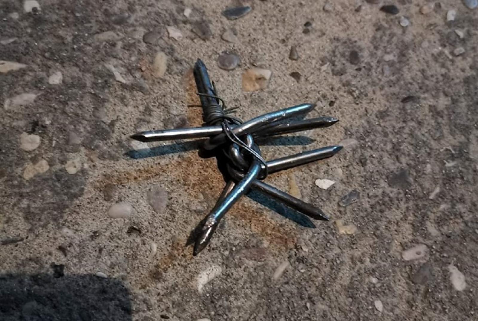 Altra via cosparsa di chiodi e ostaggio del pazzo