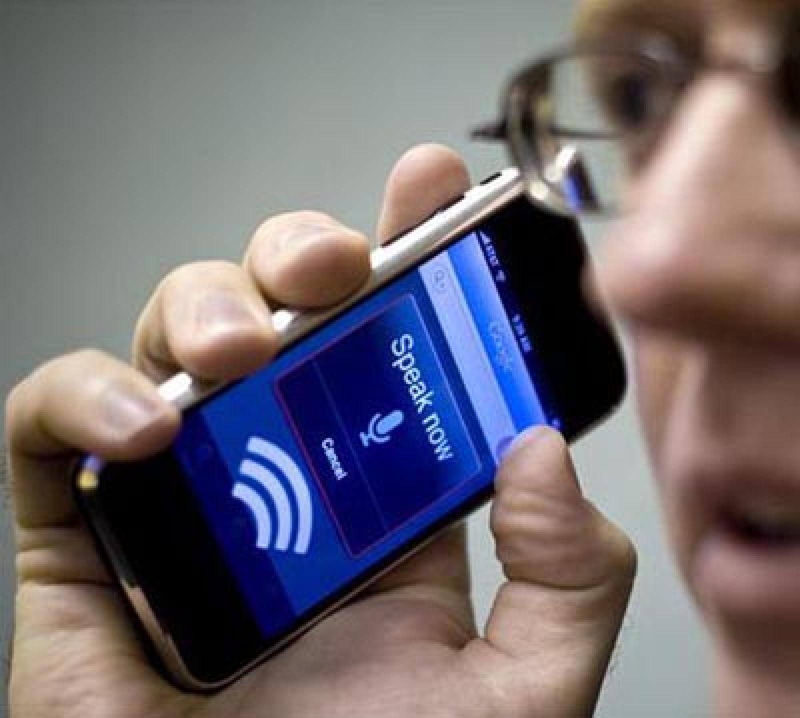 Intercetta le telefonate della moglie con l'amante: condannato a 9 mesi