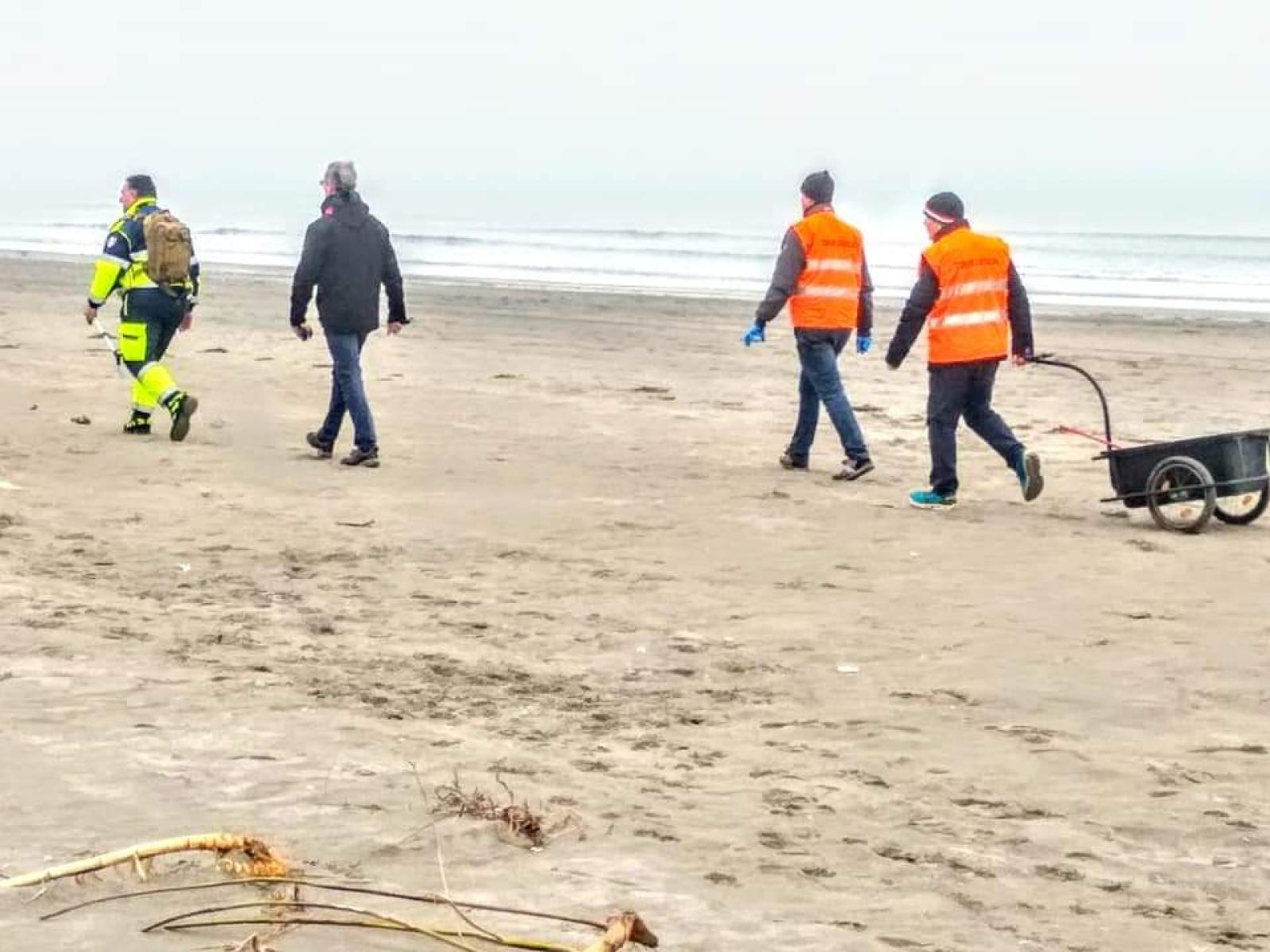 Fal&ograve; in spiaggia, ora arrivano le maxi multe