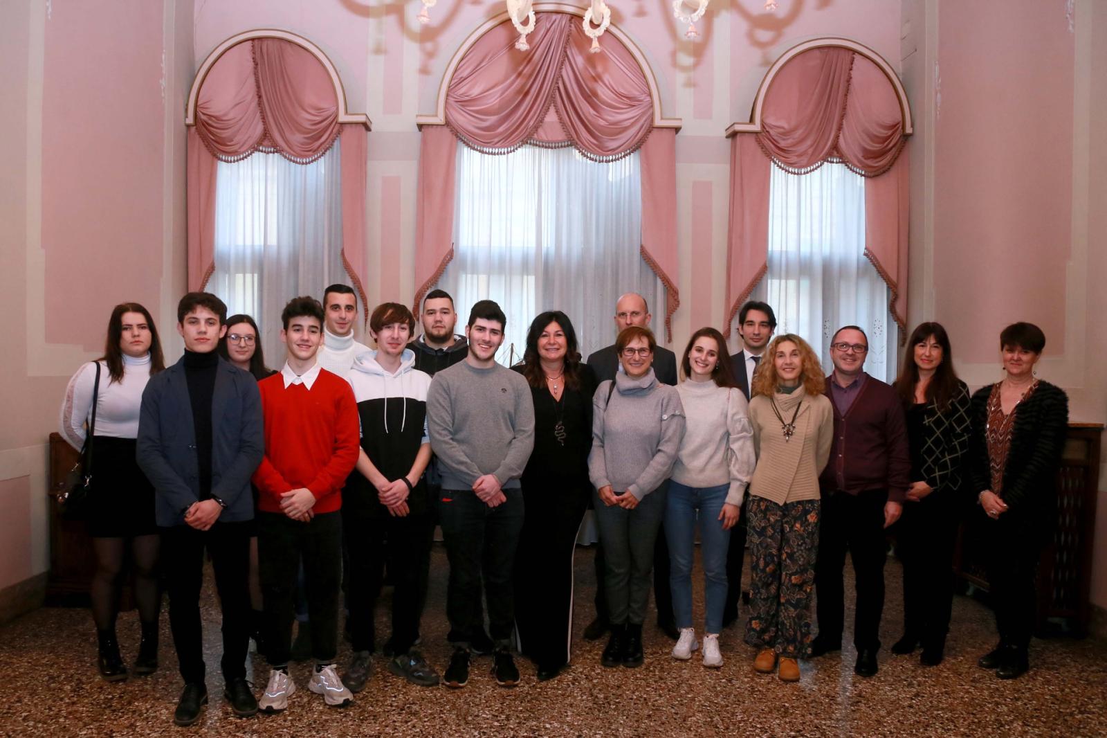 "Non abbandonate le scuole: hanno bisogno di tutti noi"