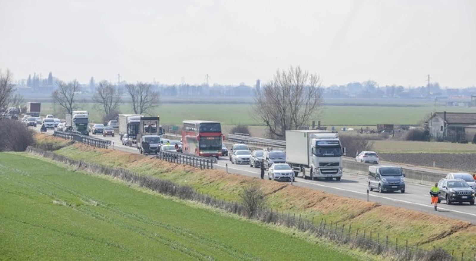 Incidente in A13, traffico bloccato per cinque chilometri