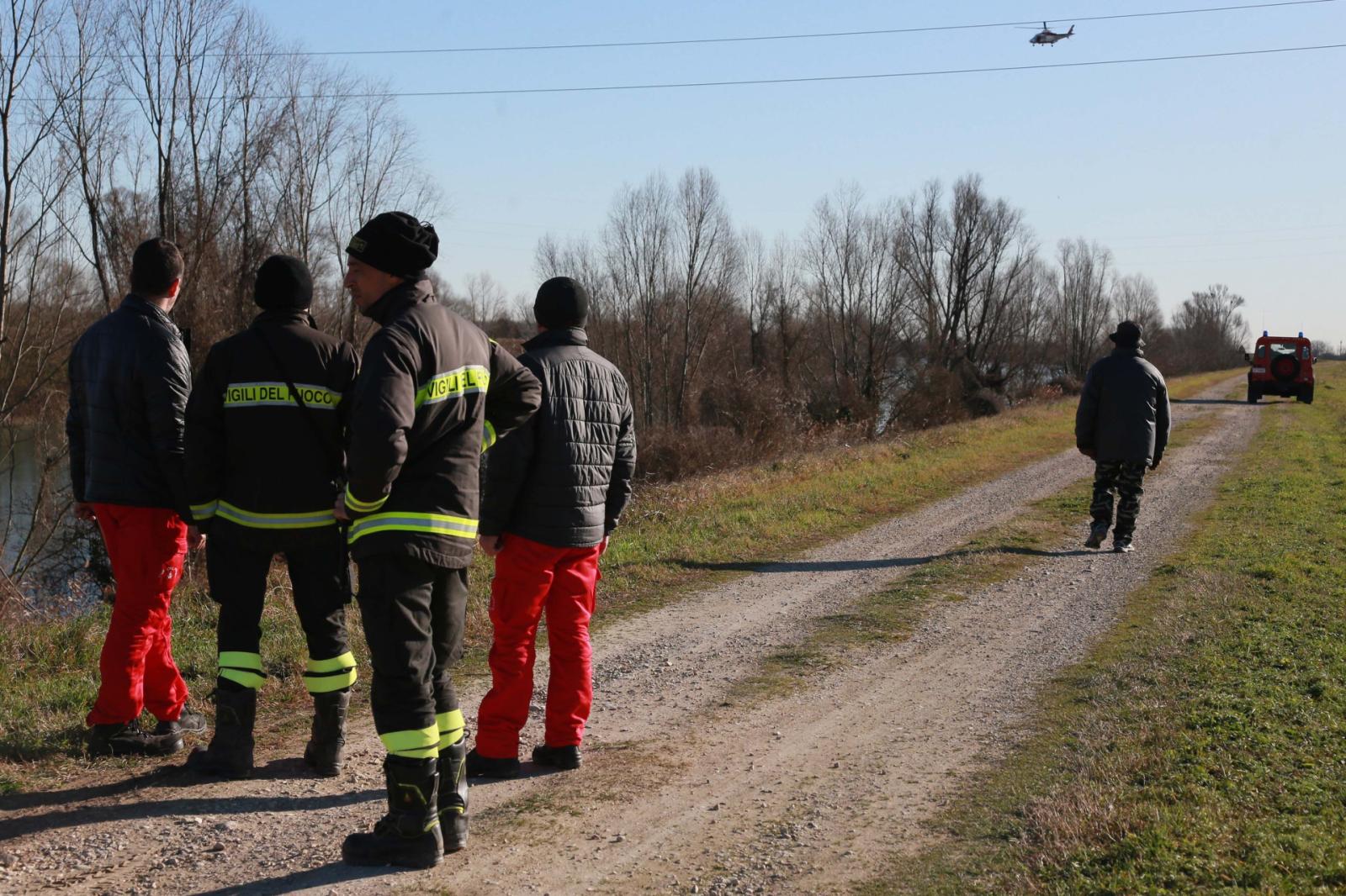 Esce a caccia e non torna pi&ugrave; a casa, vigili del fuoco cercano un cacciatore scomparso