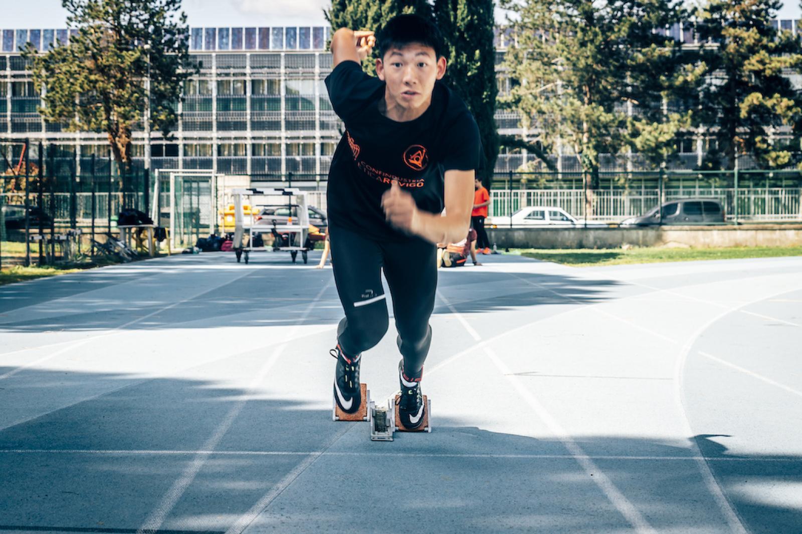 Davide corre agli Italiani