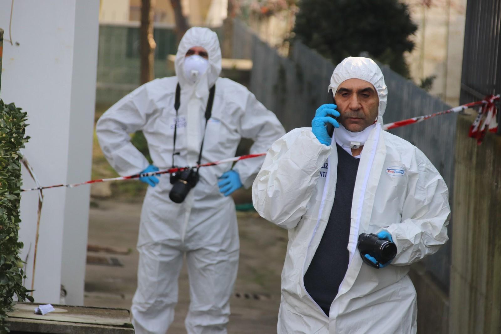 Orrore: cadavere trovato nei campi durante l'escursione