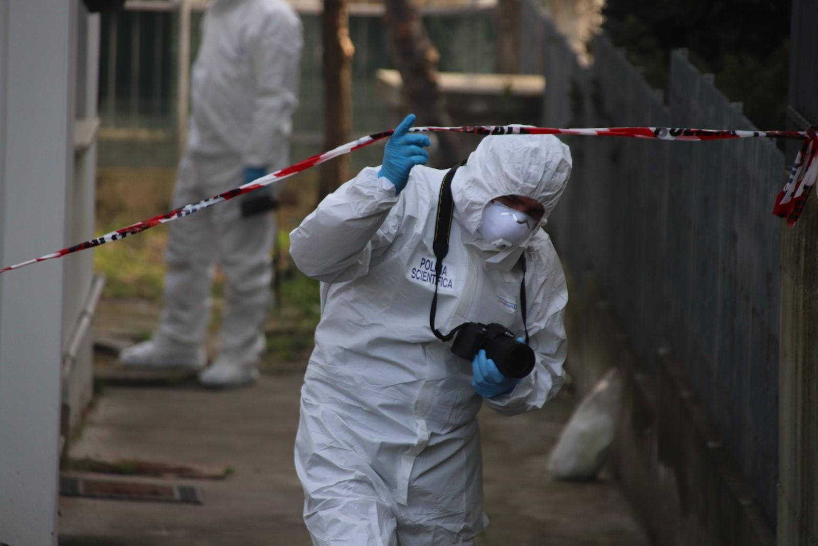 Morte sospetta, casa sotto sequestro e autopsia