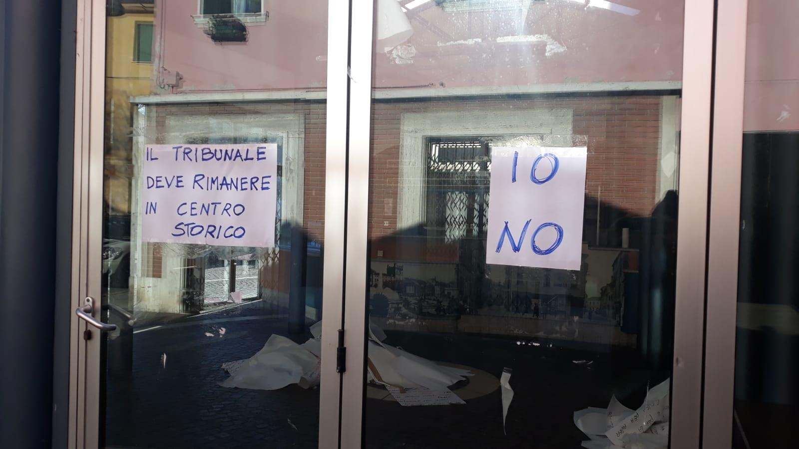 "Il tribunale in centro". E c'&egrave; chi rivuole anche il chiosco