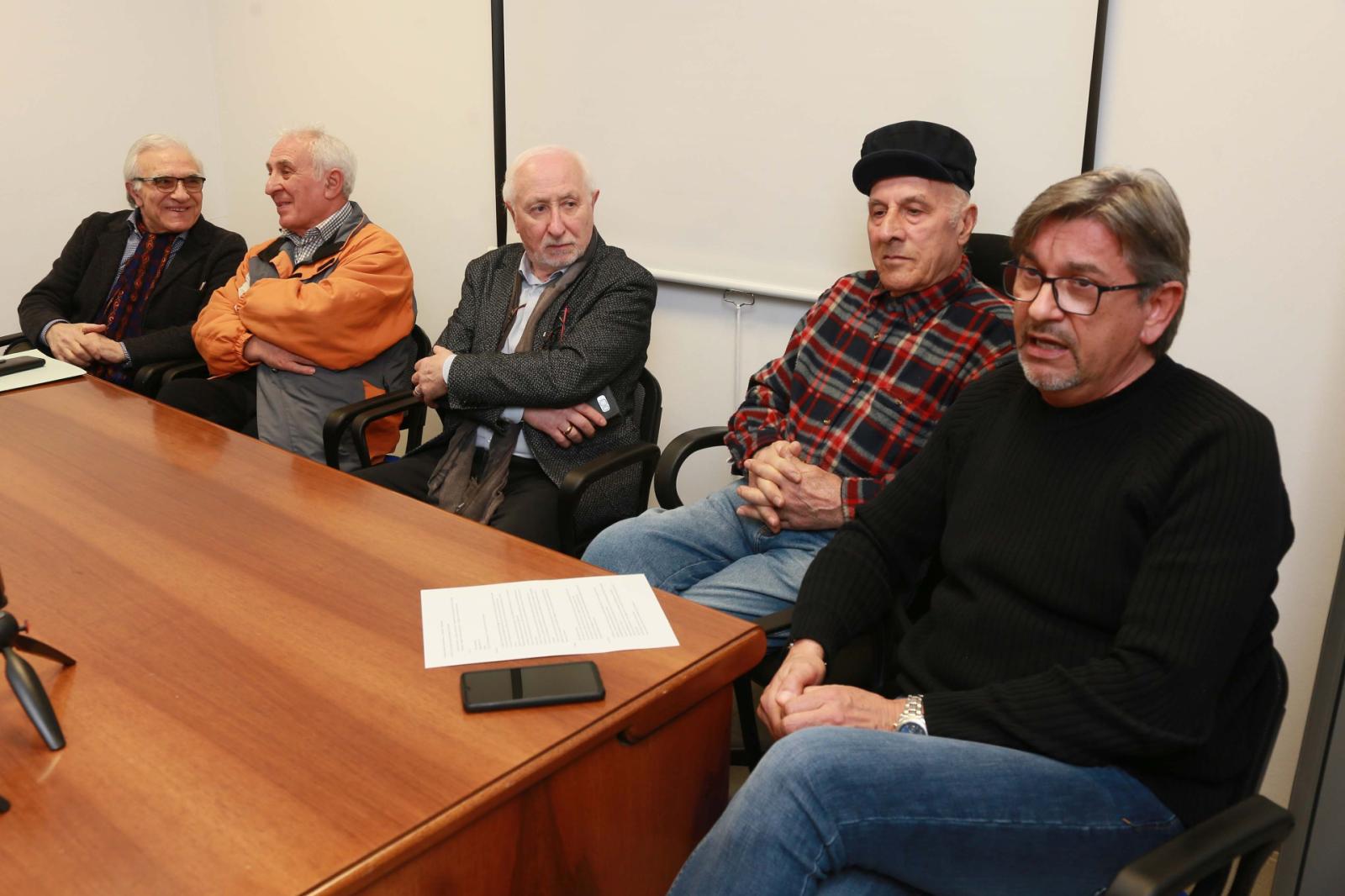 "Cambiano le amministrazioni ma la puzza resta"