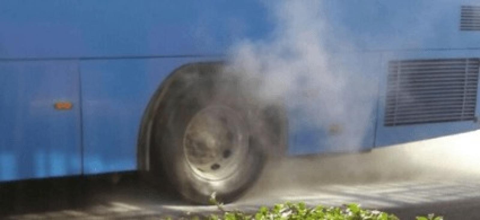 Bus a fuoco, passeggeri scesi al volo