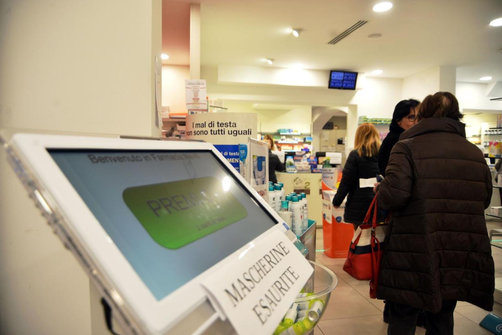 Assalto alle farmacie: a ruba mascherine e disinfettanti