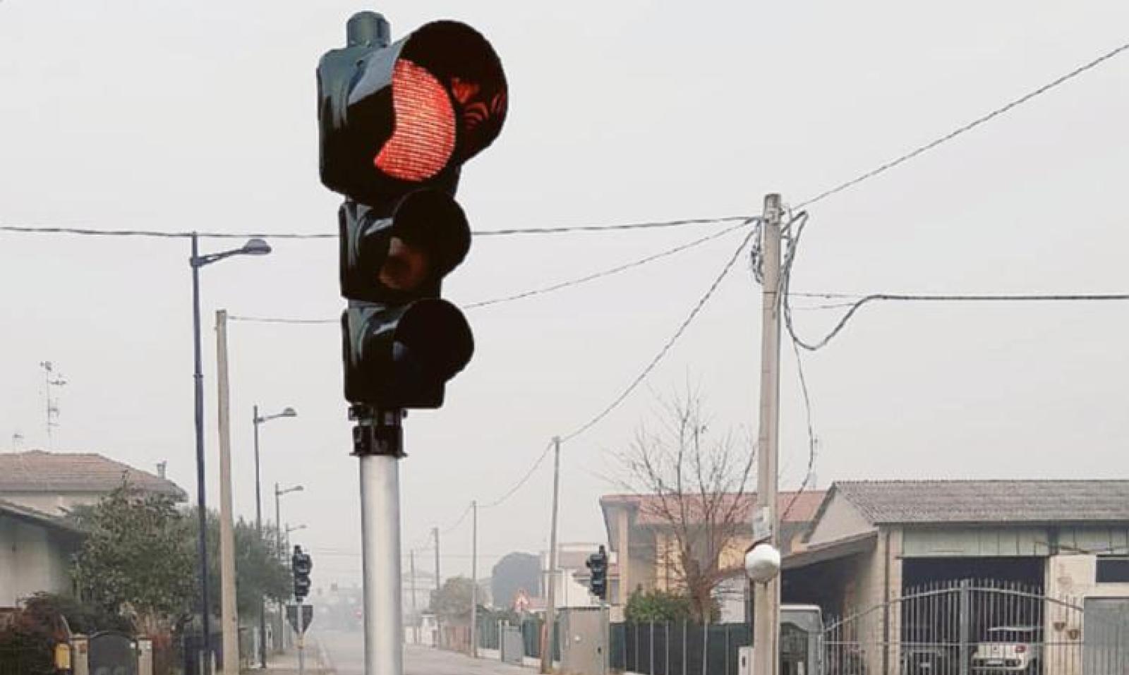 Il semaforo torna a funzionare