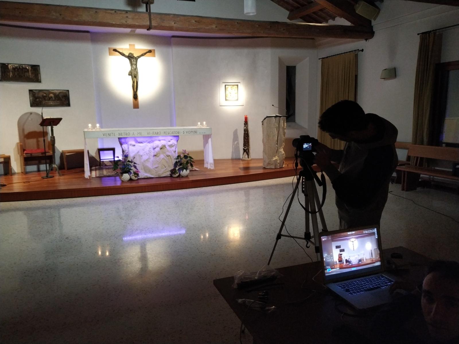 Chiese chiuse? Niente paura, arriva la messa streaming