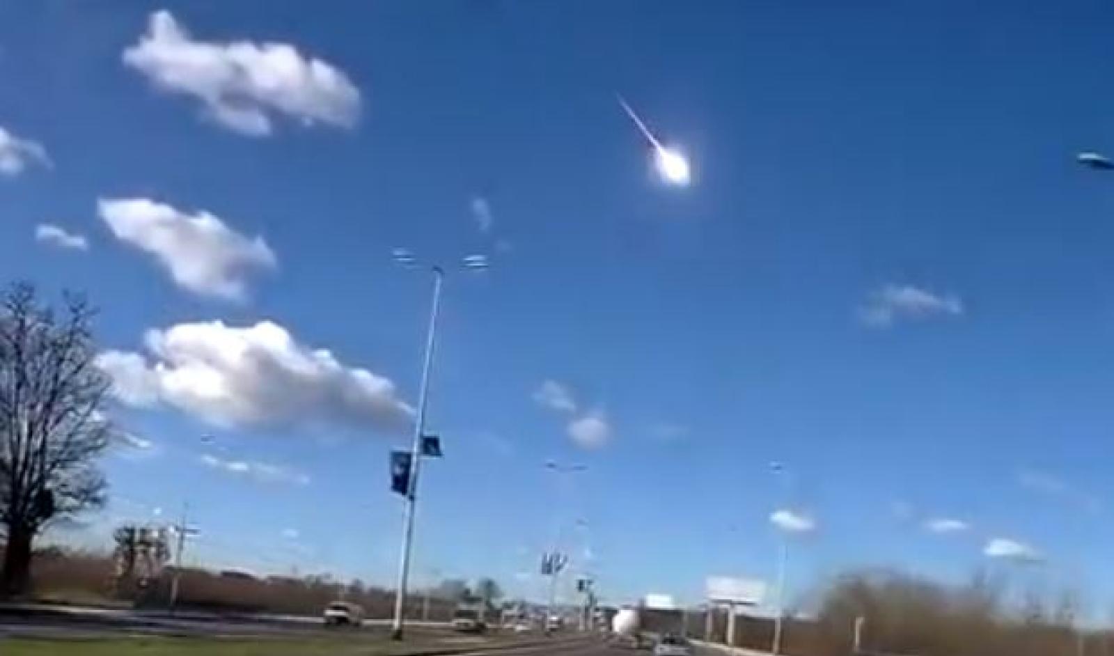 Avvistato da molti meteorite passare sopra i nostri cieli