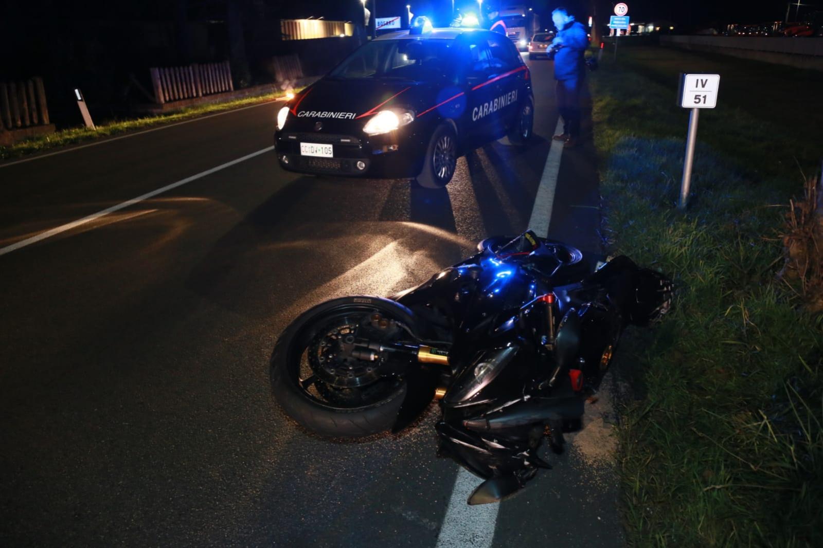 Tragedia sulla strada: giovane si schianta in moto e perde la vita