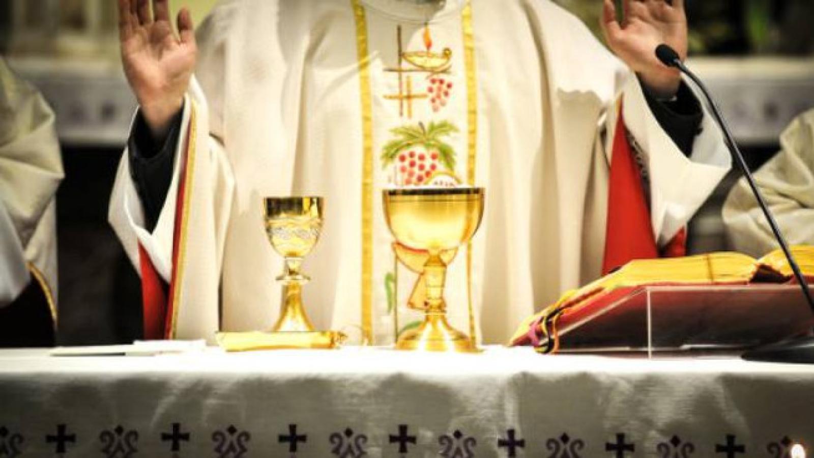 Coronavirus, dice messa: denunciato il prete