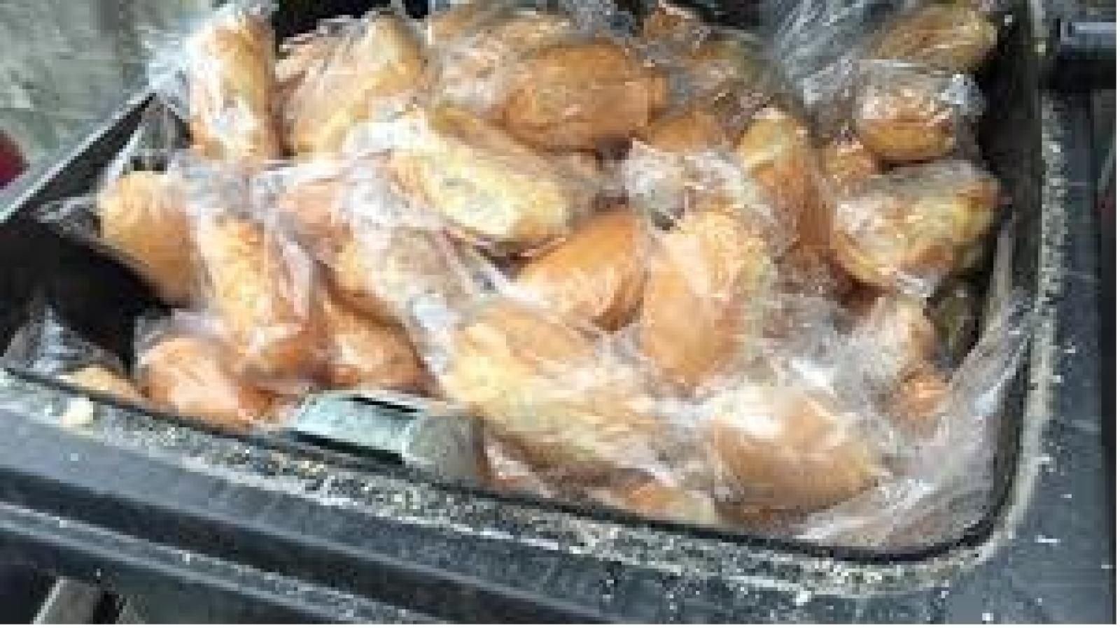 Pasti confezionati per gli utenti della mensa dei Frati 