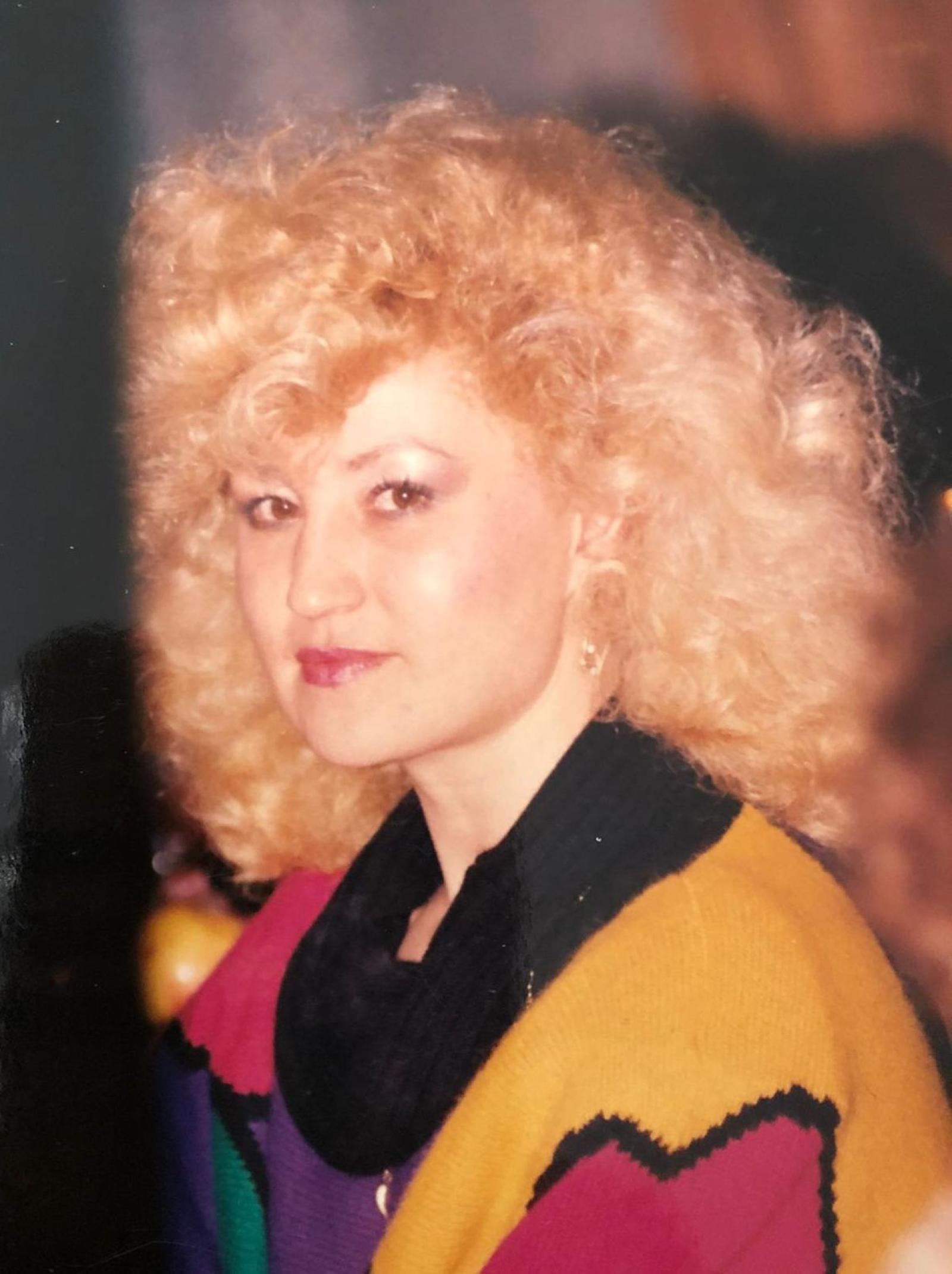 Addio Elena, nota commerciante