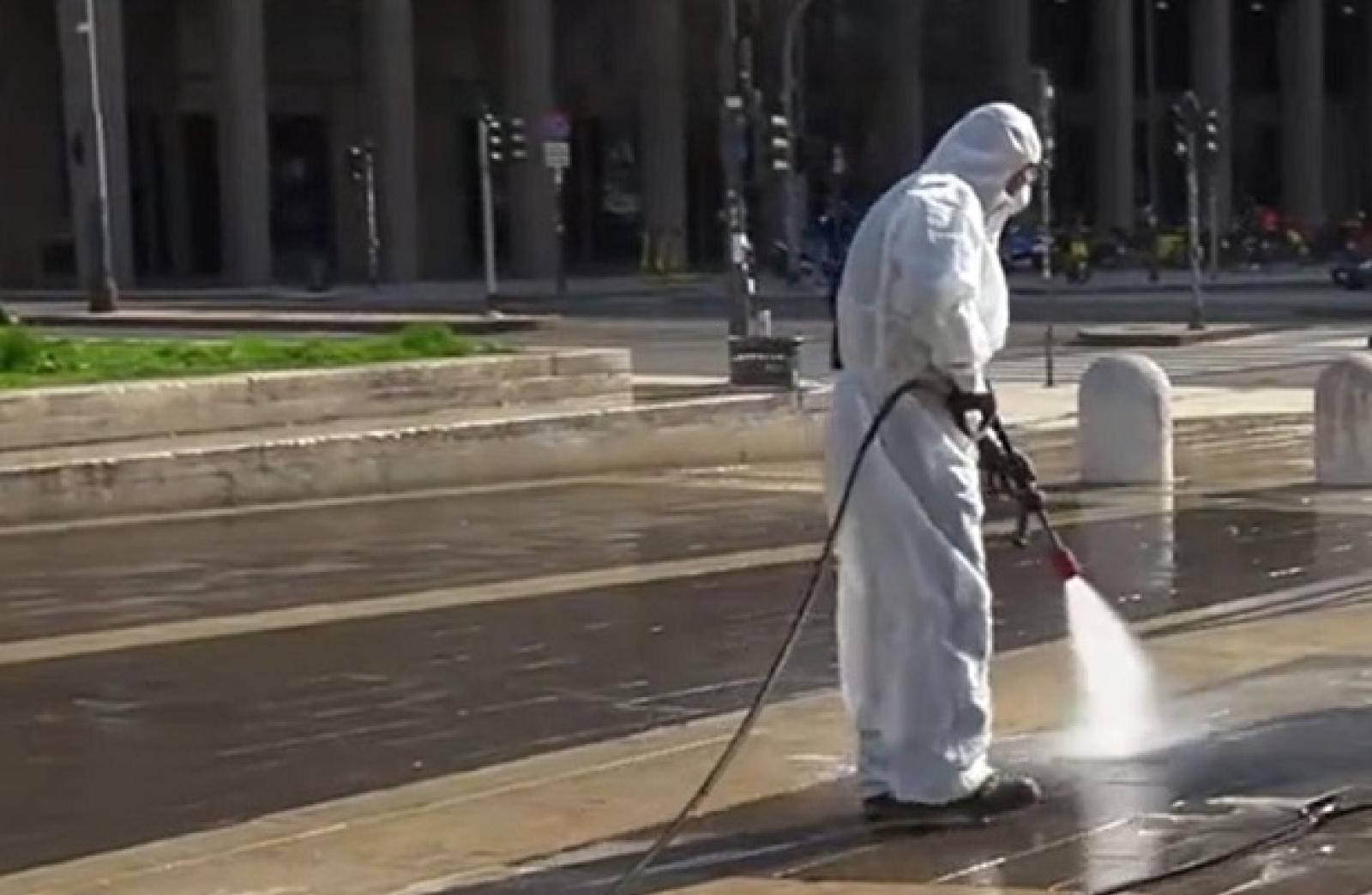 Coronavirus, scatta la pulizia delle strade