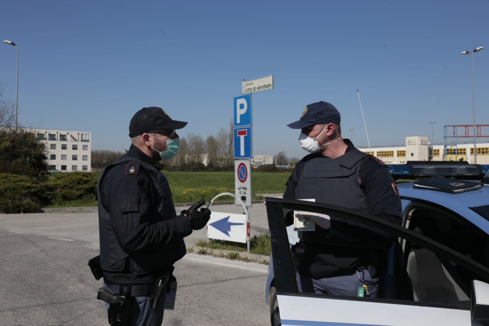 In auto da una provincia e da un Comune all'altro: multati