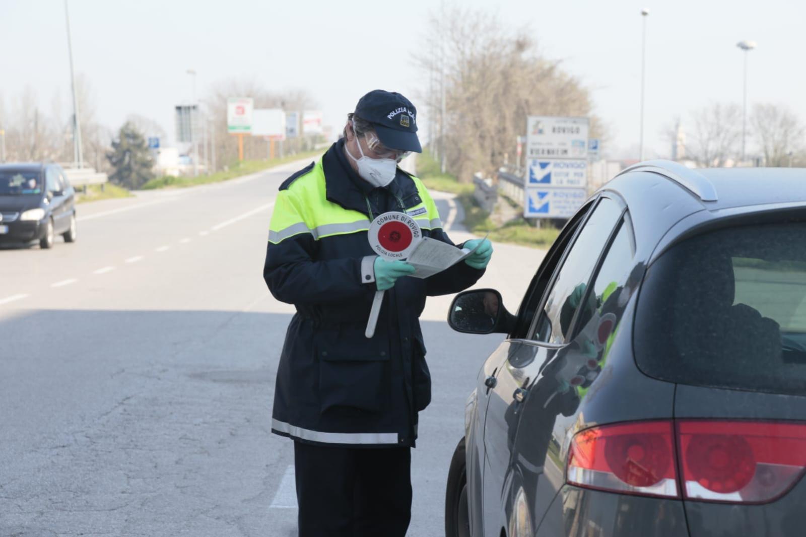 Conte chiude tutto, la gente continua a uscire: nuove denunce