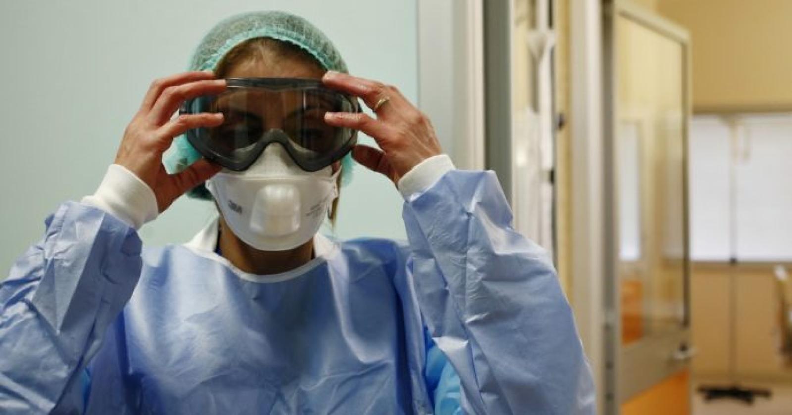 Contro il virus nasce la macchina staffetta: a bordo un infermiere per il tampone a domicilio