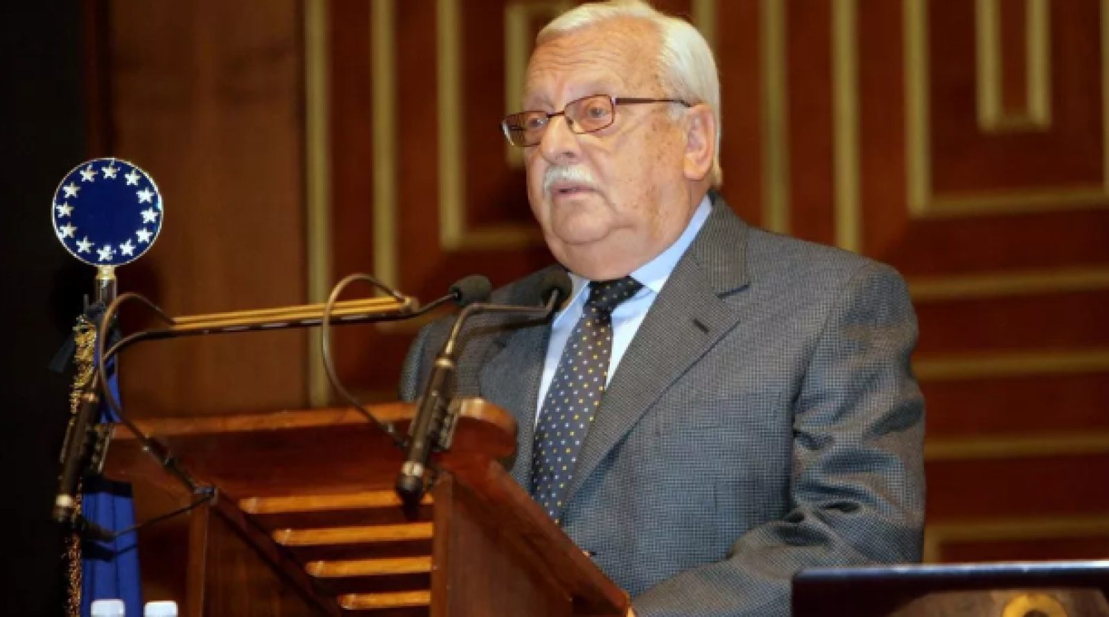 La sanit&agrave; veneta chiama e lui risponde senza pensarci un attimo. A 85 anni in prima linea