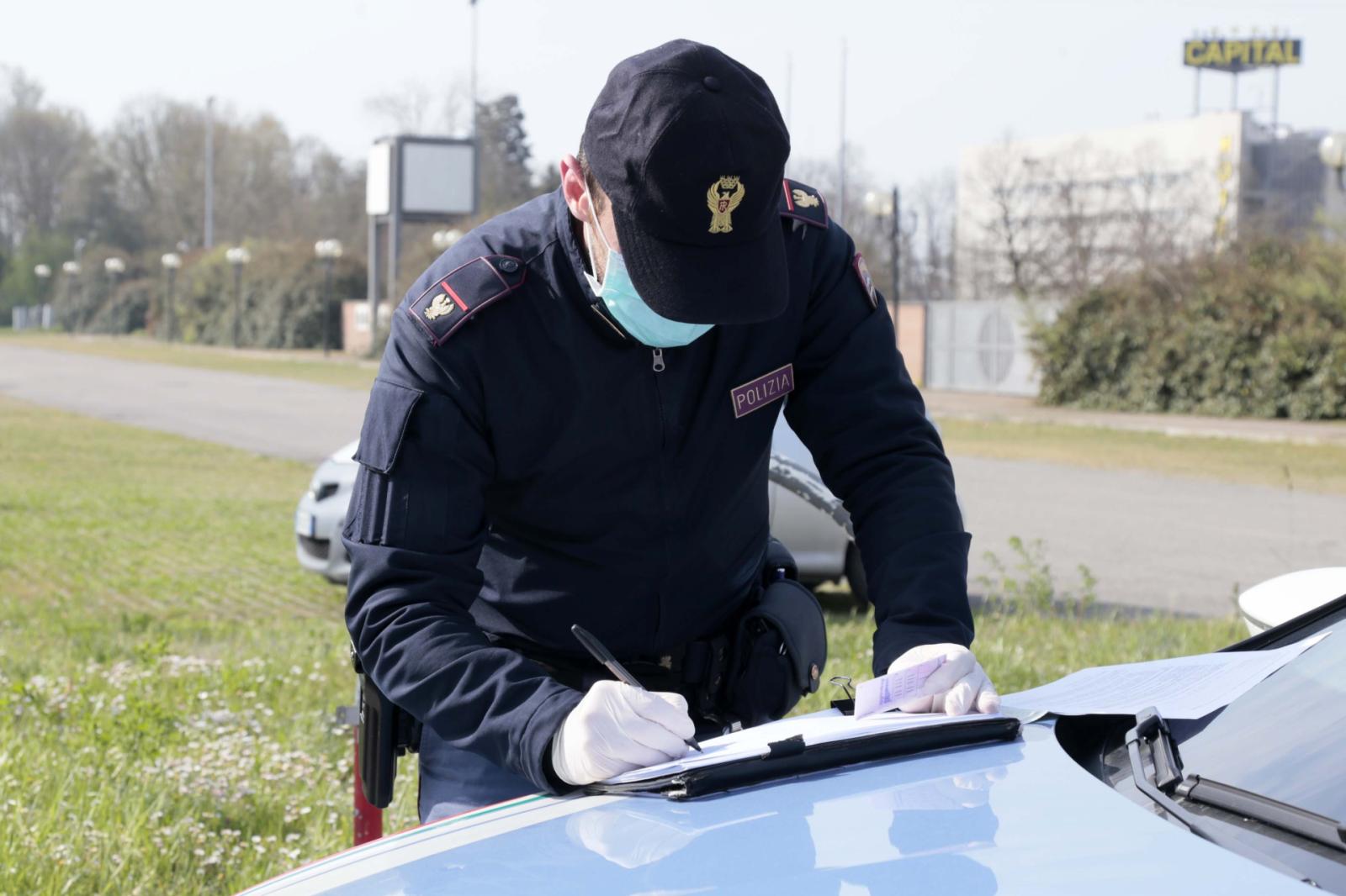 Altra raffica di multe, e c'&egrave; chi arriva da Venezia con la droga in tasca