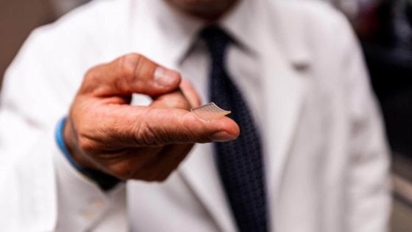 Coronavirus, il vaccino &egrave; un cerotto