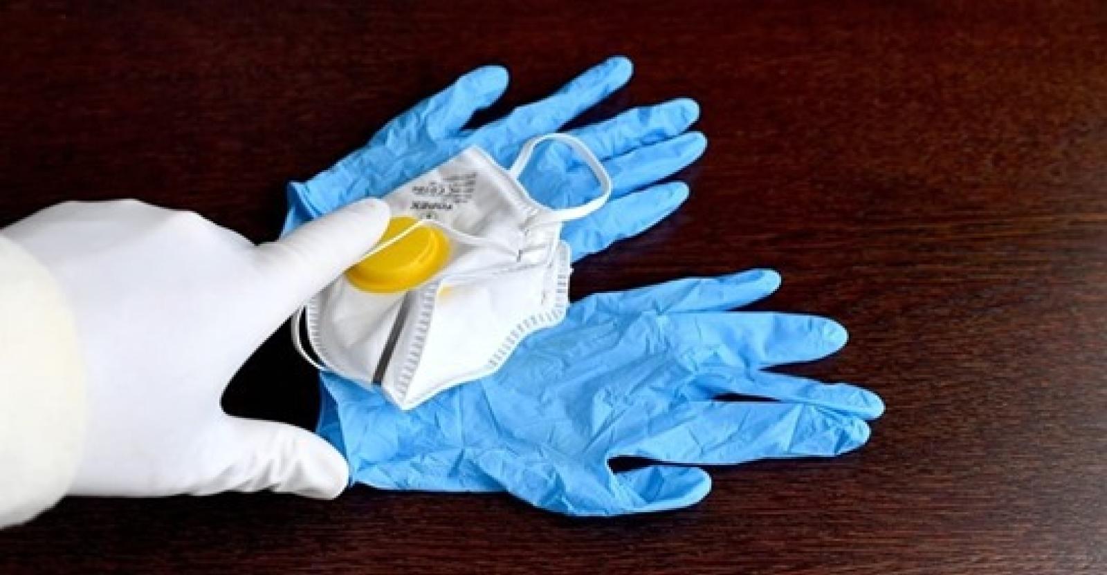 Guanti usa e getta: ecco come usarli