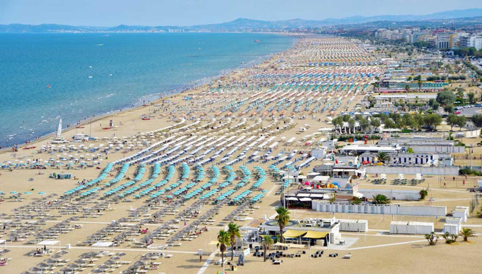 Spiagge a numero chiuso e su prenotazione: Riccione riparte da zero