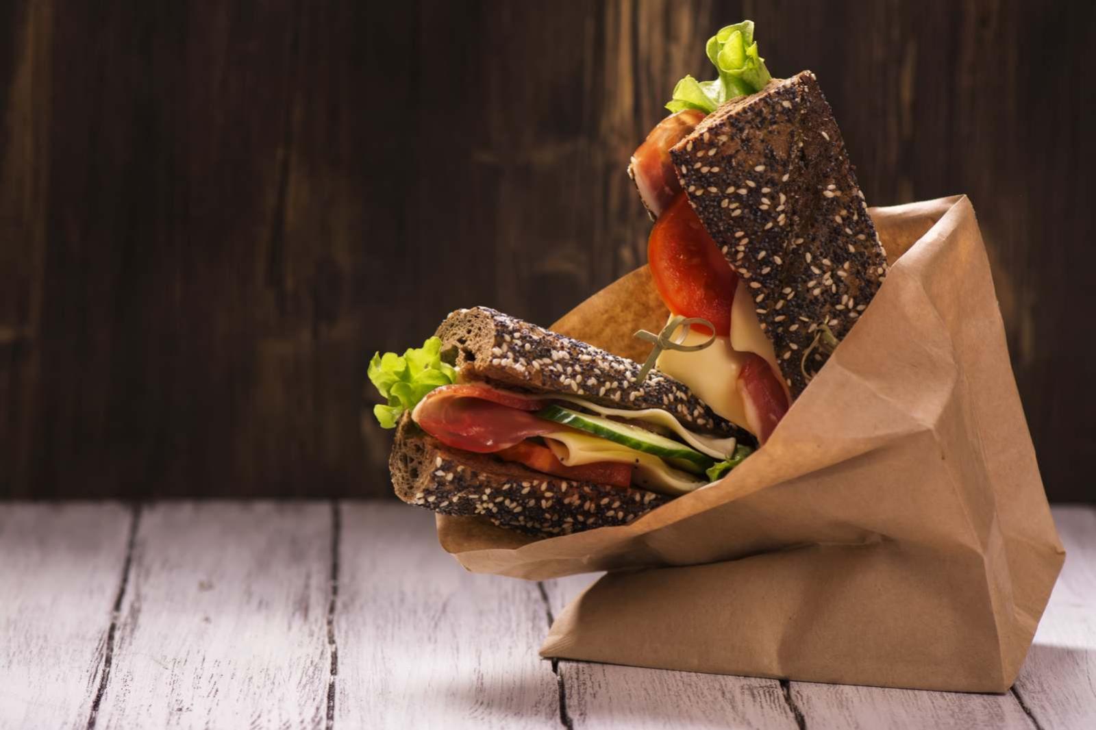 Bar e ristorante, oltre alla consegna a domicilio ipotesi take away