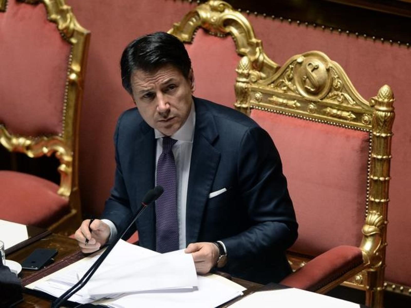 "Mascherine e distanza sociale fino a quando non ci sar&agrave; un vaccino"