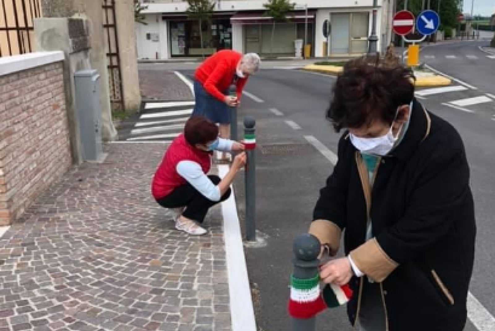 Le donne omaggiano agli eroi dell'emergenza 