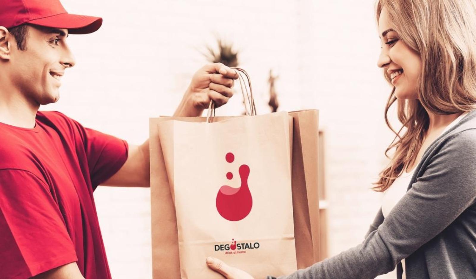 Cocktail e caviale a domicilio: le discoteche lanciano l'aperitivo-delivery