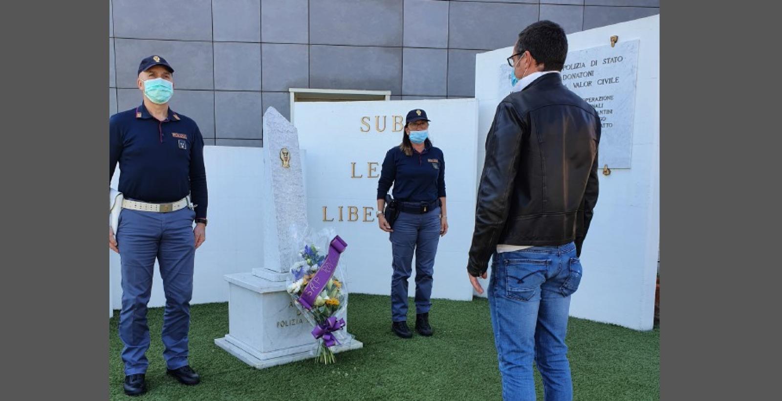 Morto a 37 anni in servizio, fiori per l'eroe