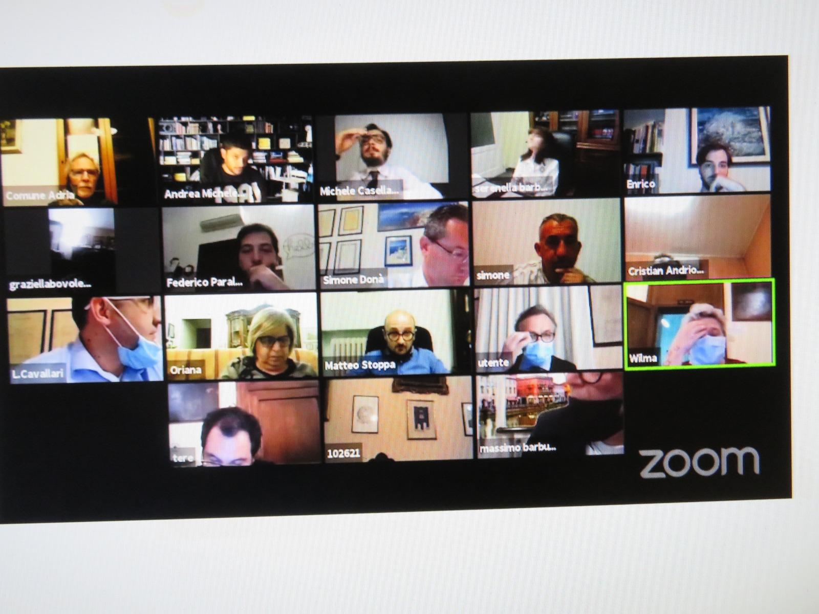 Nel consiglio peggiore di sempre vola anche una bestemmia