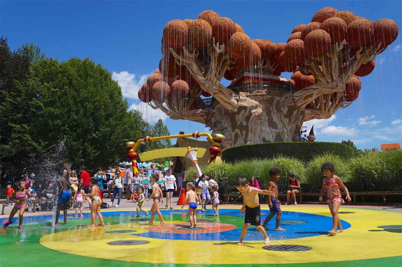 Gardaland in attesa di riaprire: numero chiuso e controllo temperatura agli ingressi