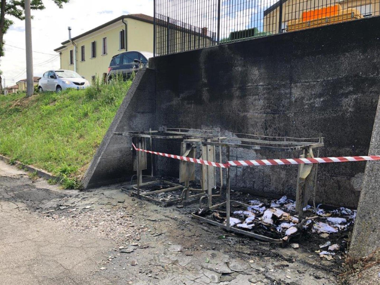 Ancora fiamme in via Gaspare Campo nel quartiere San Pio X