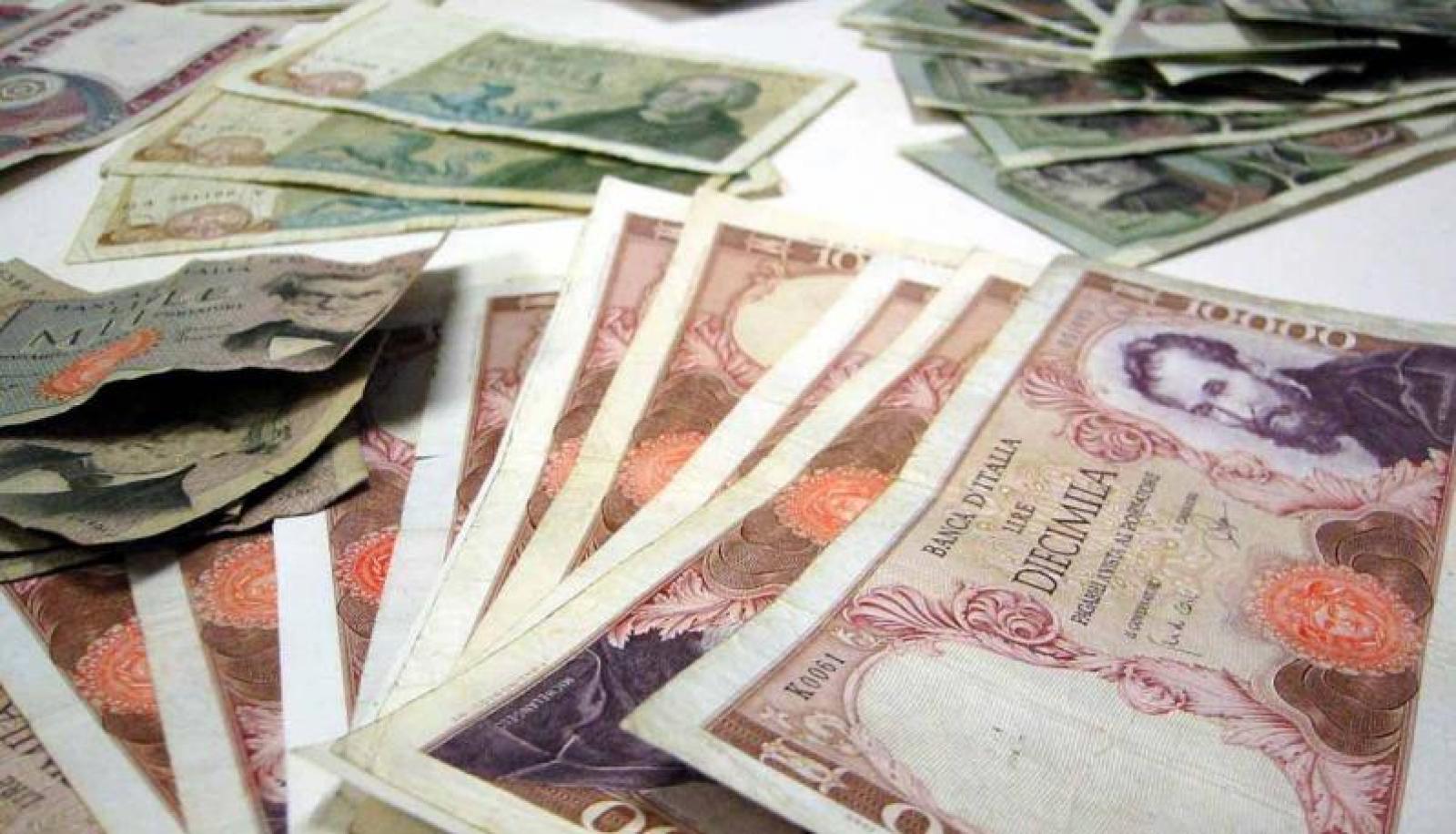 In isolamento per il Covid, trova un tesoro in lire