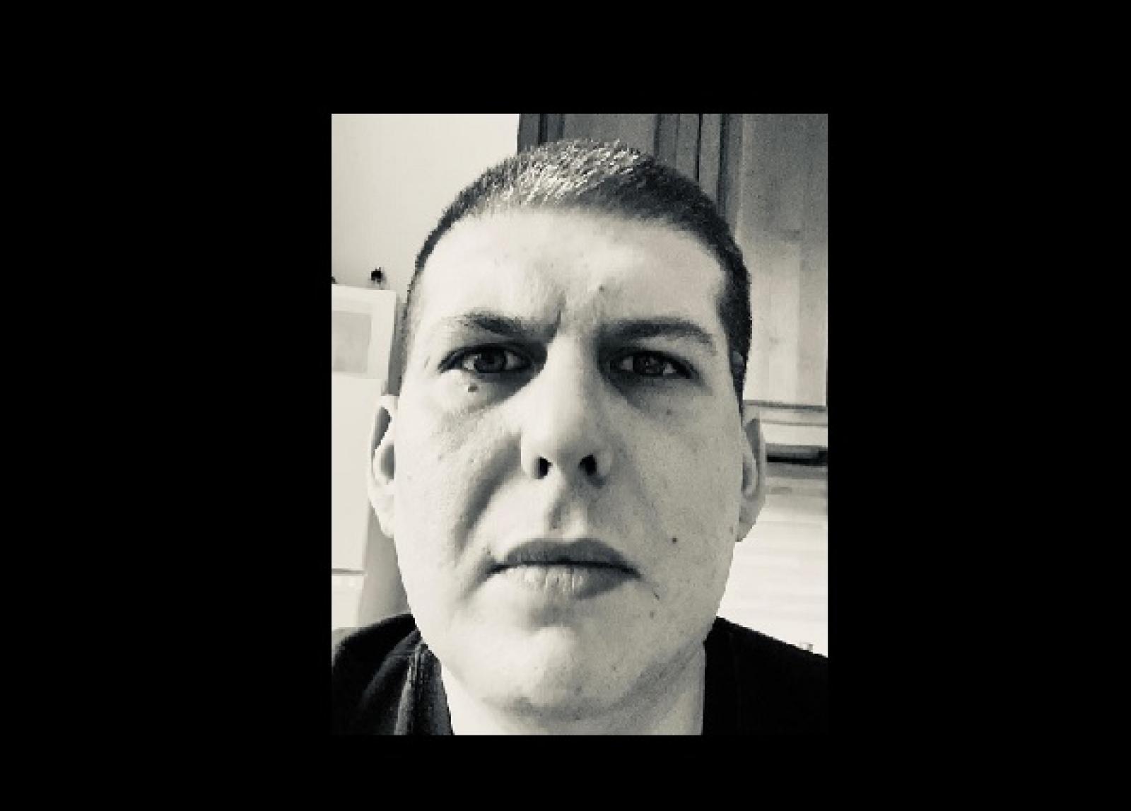 Trovato morto in casa ad appena 35 anni, la citt&agrave; in lacrime per Umberto