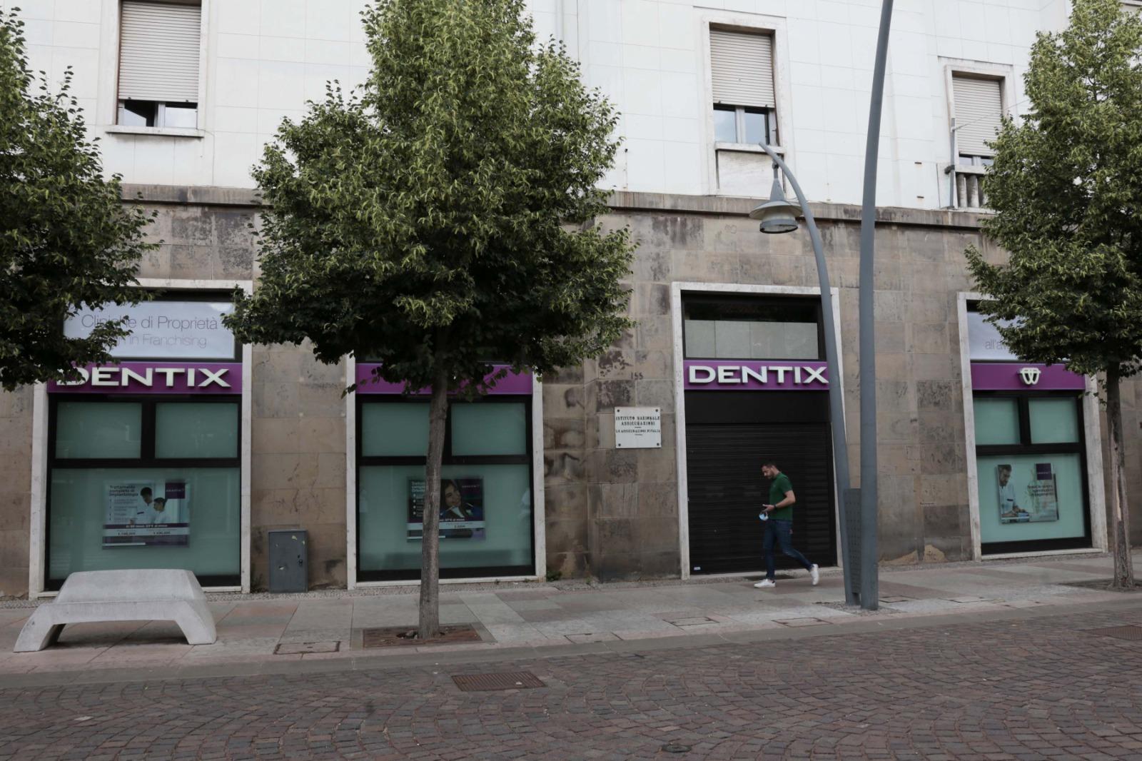 Dentix si ferma, le rate invece no