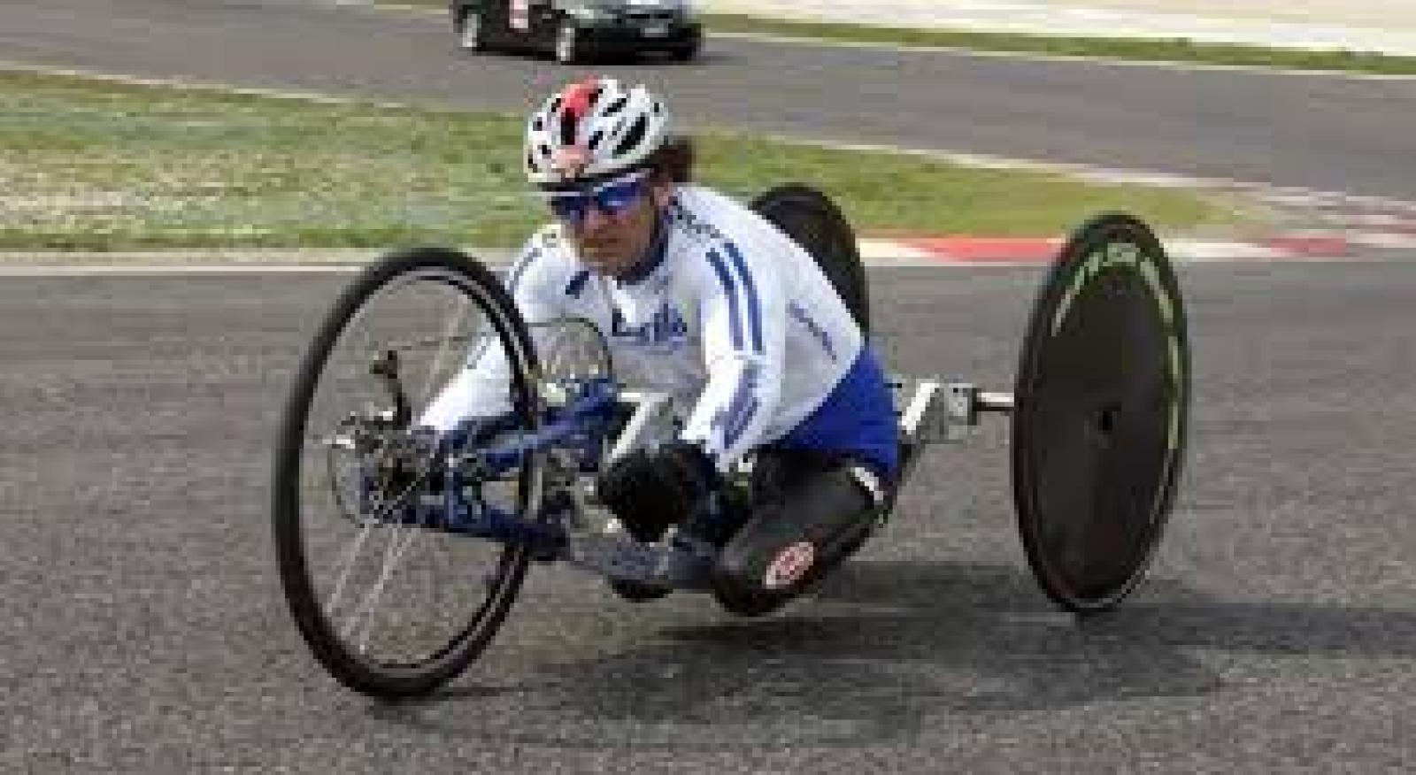 Alex Zanardi travolto da un camion: &egrave; gravissimo