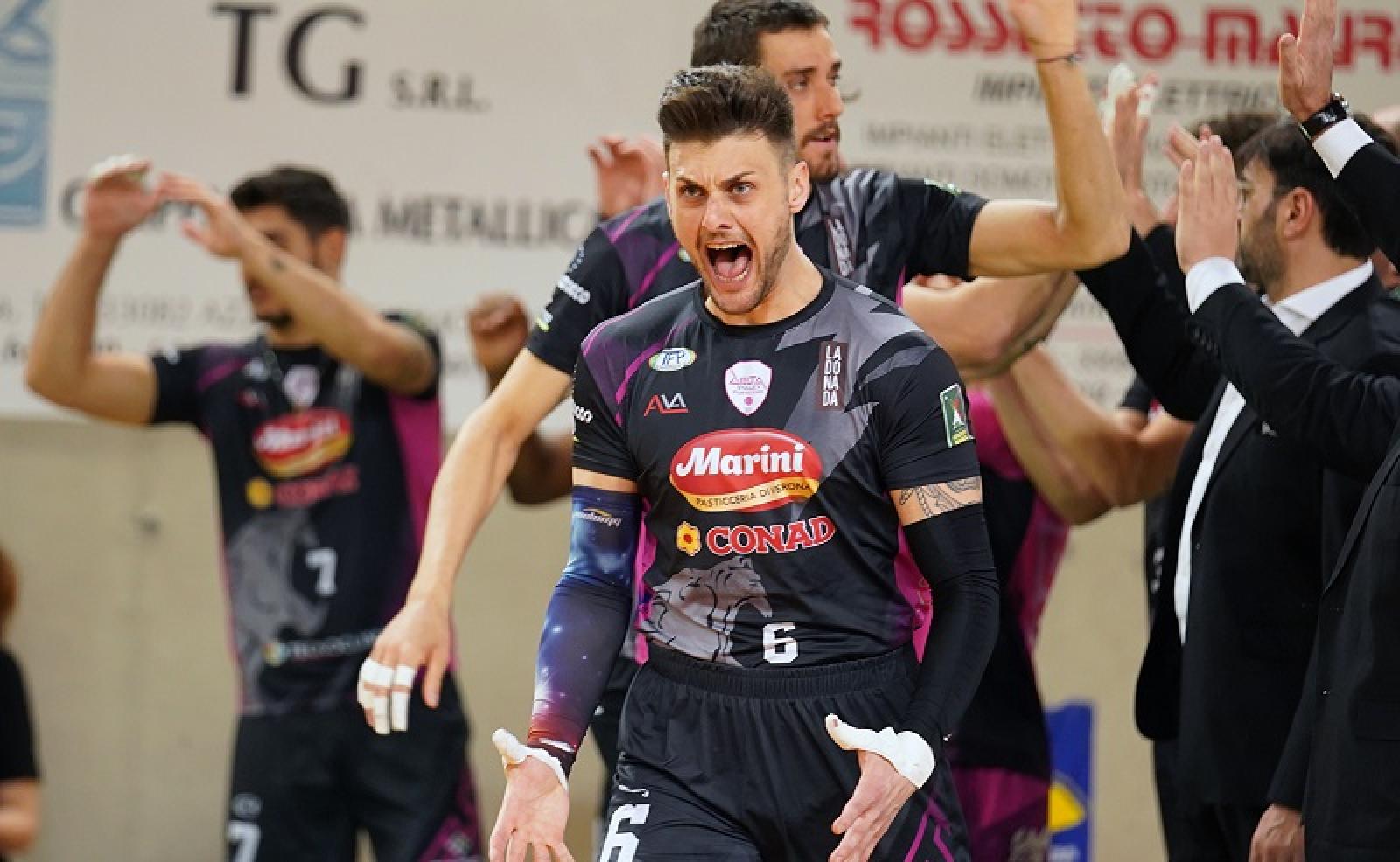 Il gladiatore resta tra i giganti nerofucsia