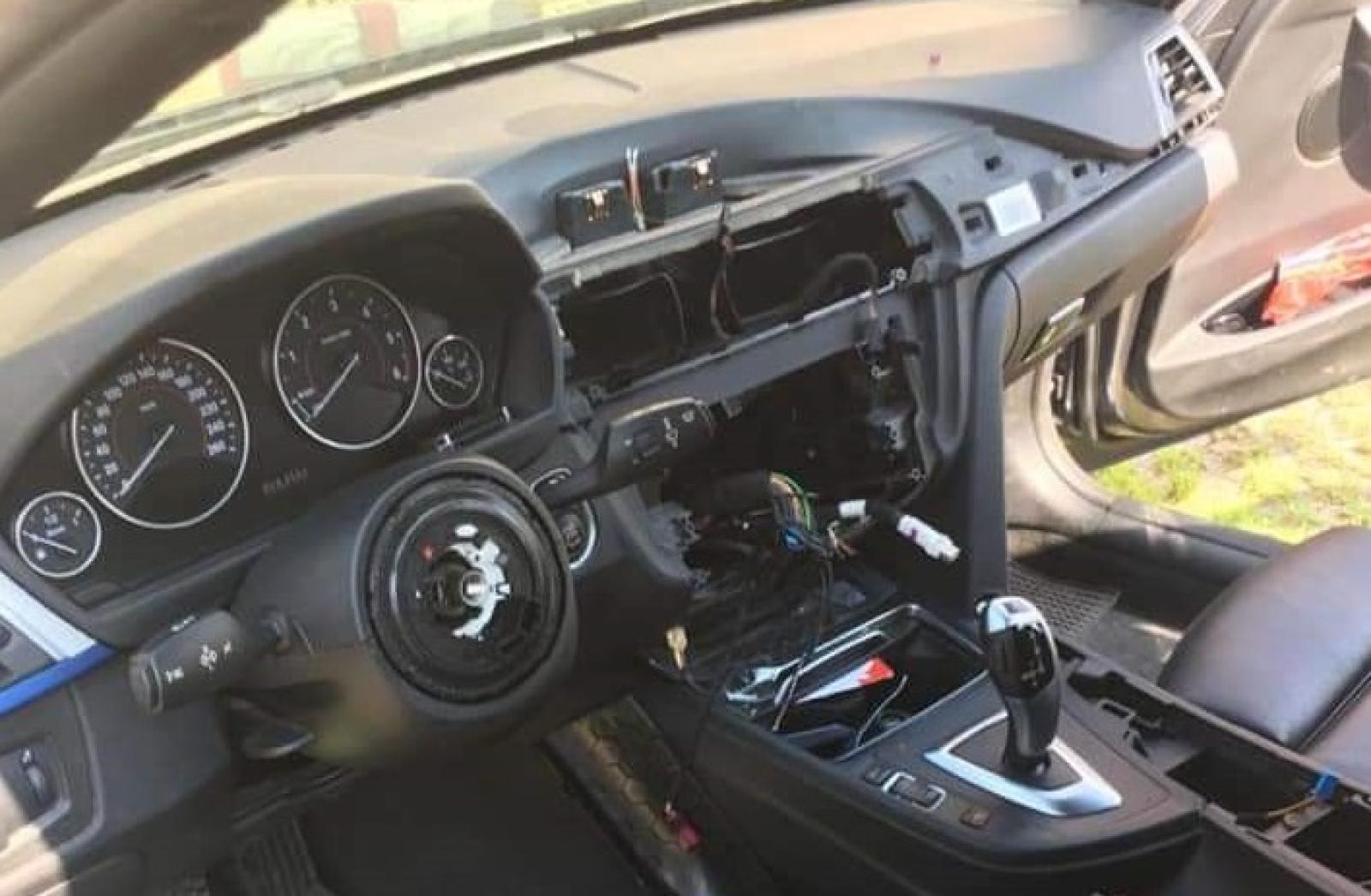 Rompono il finestrino e rubano persino il volante: attenzione