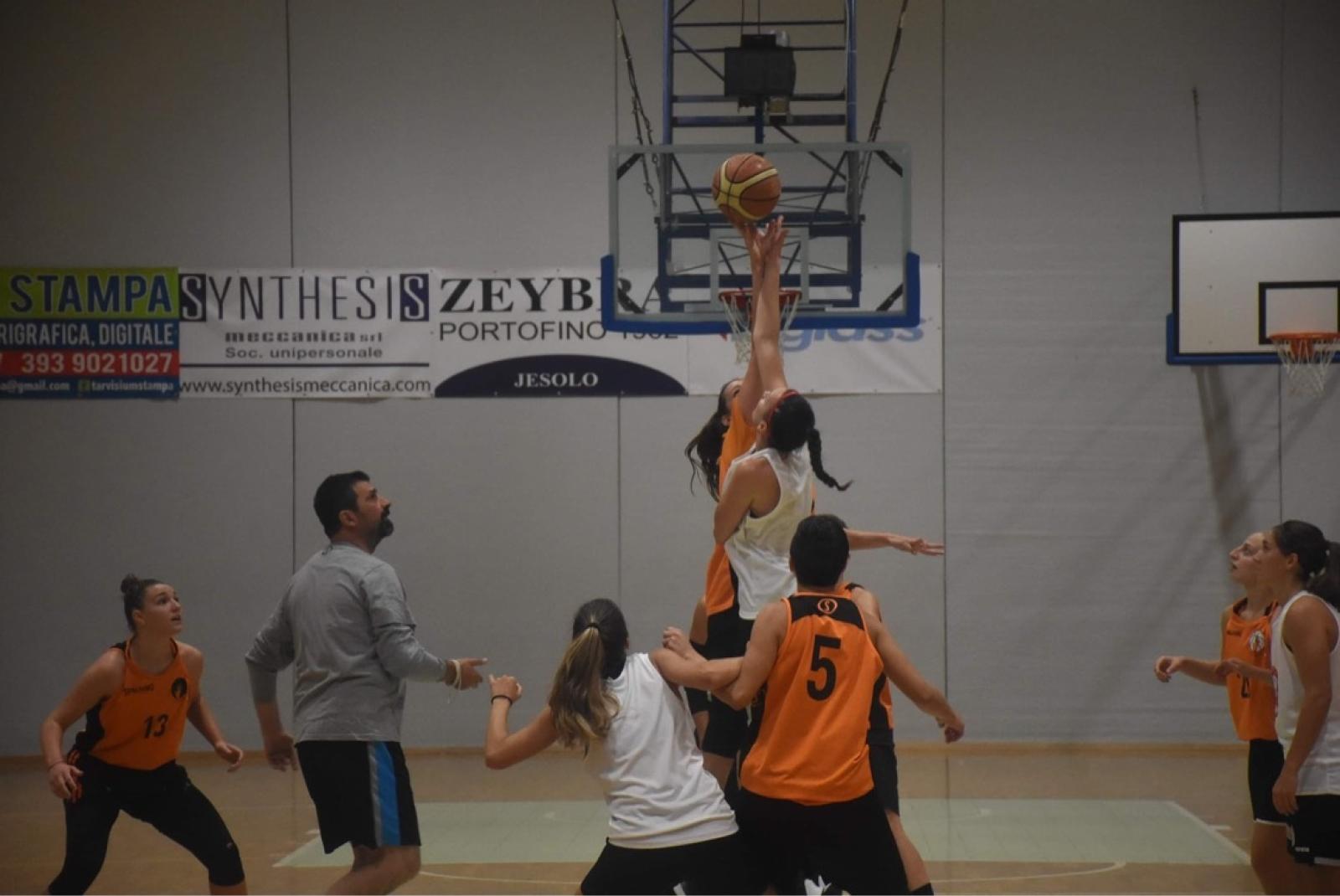 Si parte in casa, il 31 ottobre. Forza girls!