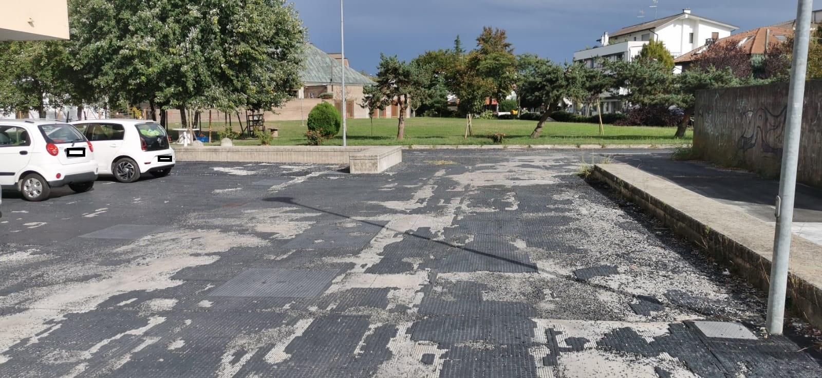 "Piazza Cepol rinnovata, ma tutto intorno? Un pugno nell'occhio"