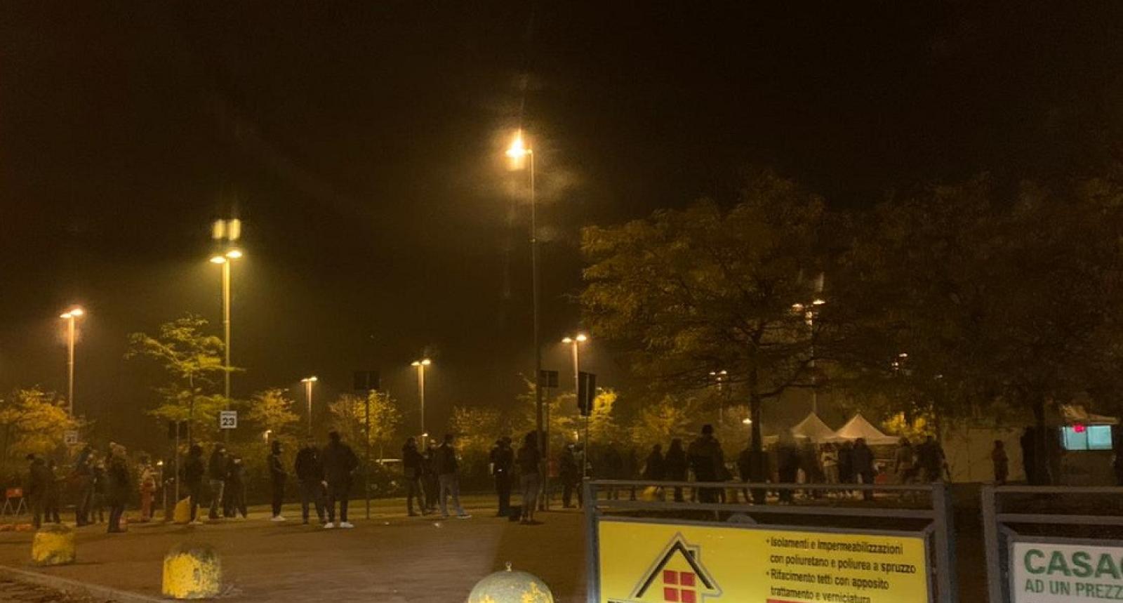 Covid point preso d'assalto. Il Dg: "Mi appello al buonsenso, andate solo se necessario"