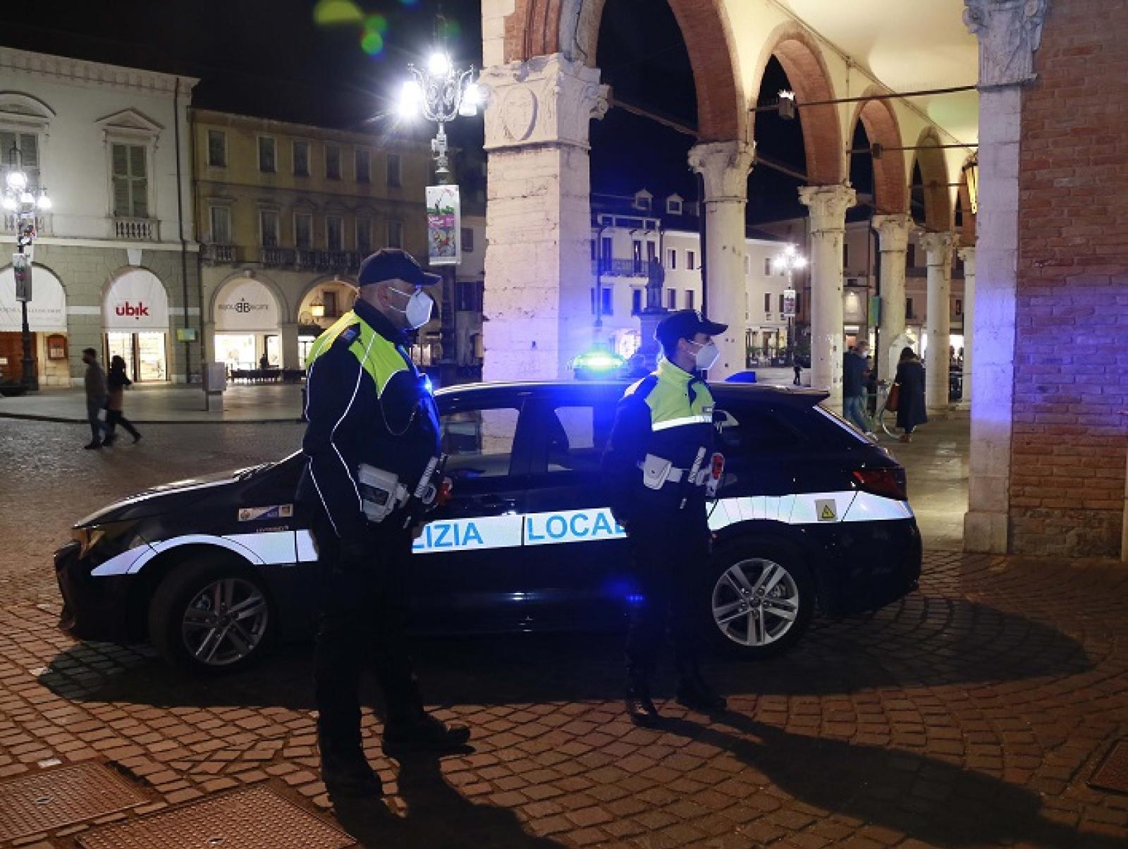 "Agenti aggrediti verbalmente da un commerciante. E l'assessore dov'era?"