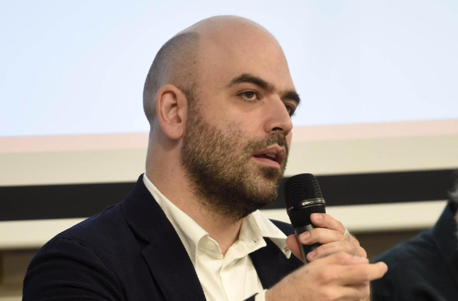 Saviano arriva in citt&agrave;. Col suo libro