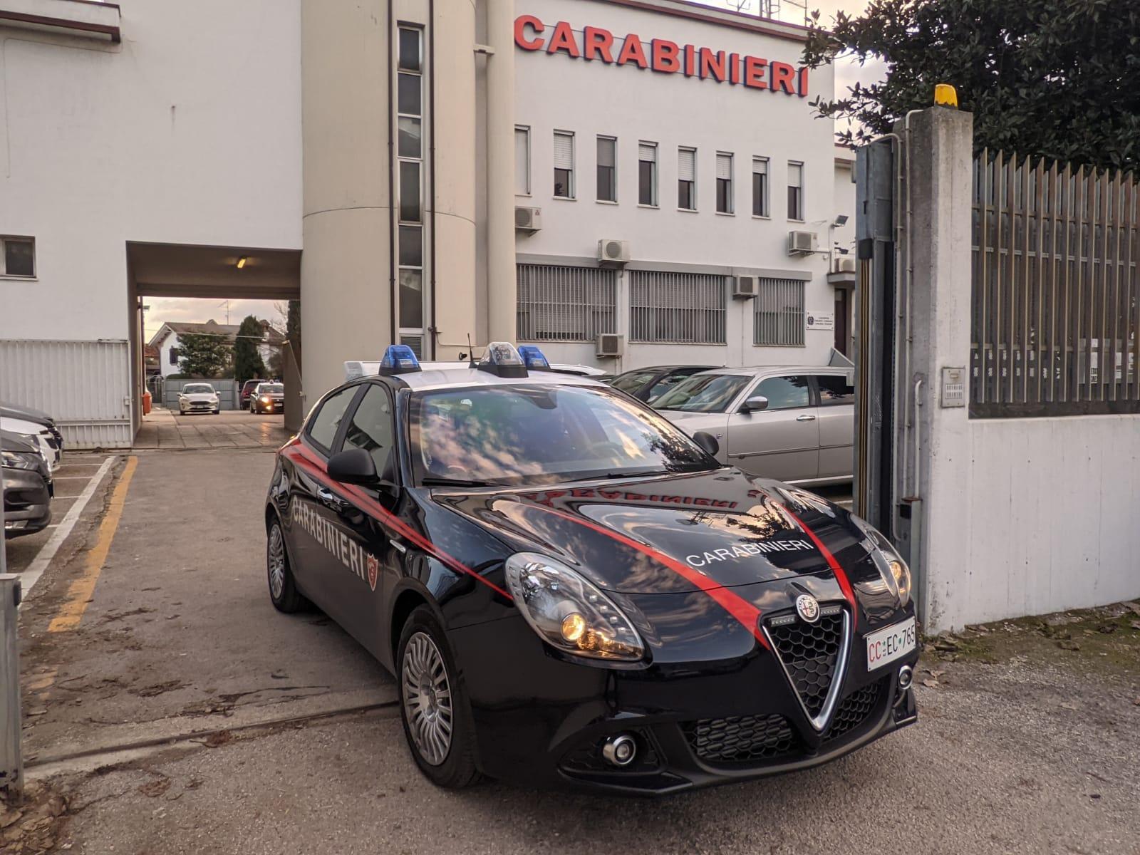 Denunciato il medico No vax sospeso: continuava a operare