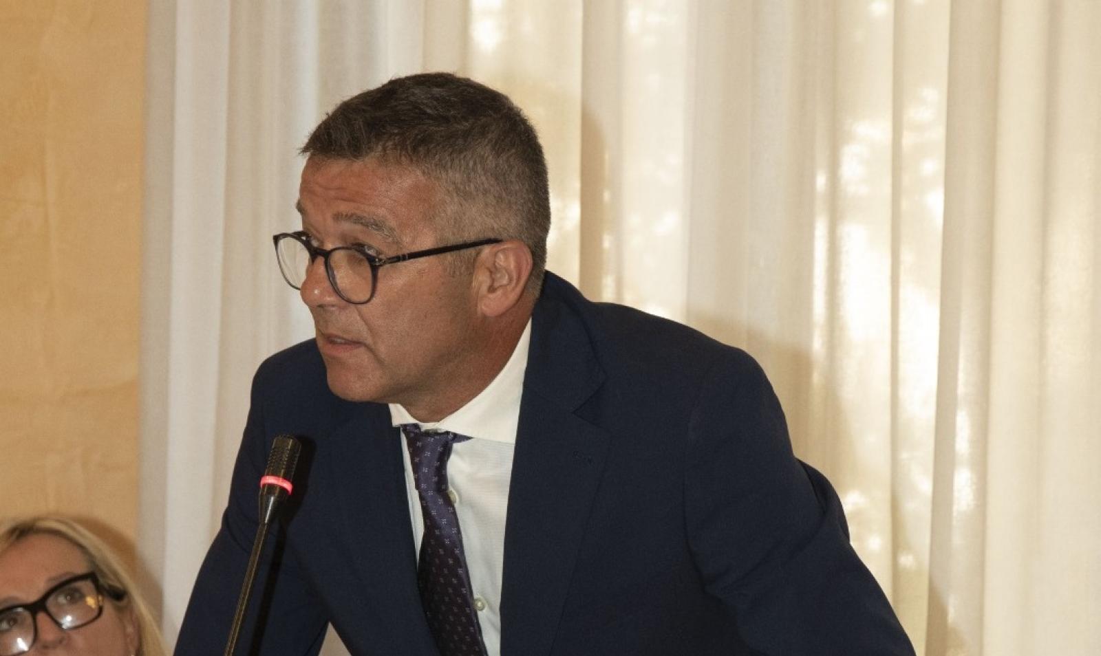 Controlli, illuminazione e videosorveglianza contro i ladri. La richiesta di commercianti esasperati